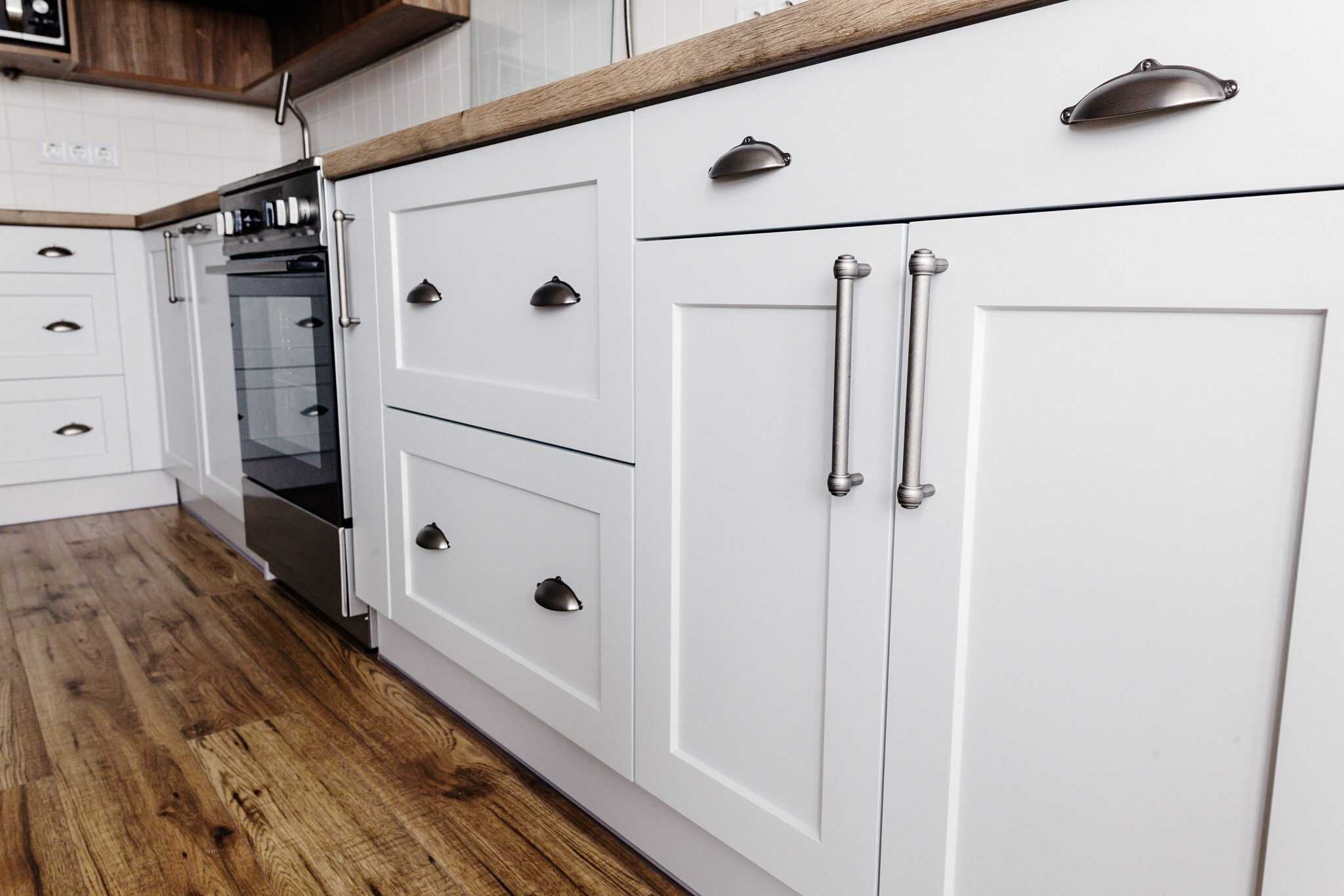 Cincinnati Cabinets - Are White Kitchen Cabinets Still in Style or Is ...